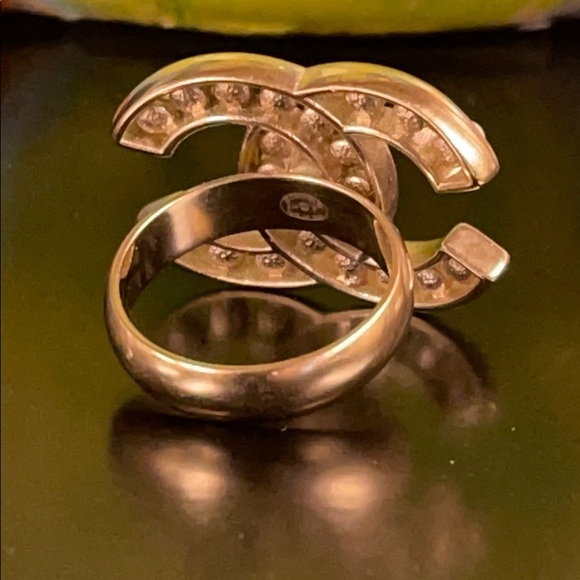 WOW POSHMARK - AUTHENTIC CHANEL Golden Festival & Concert Glamour Pearl Ring - Picture 4 of 16